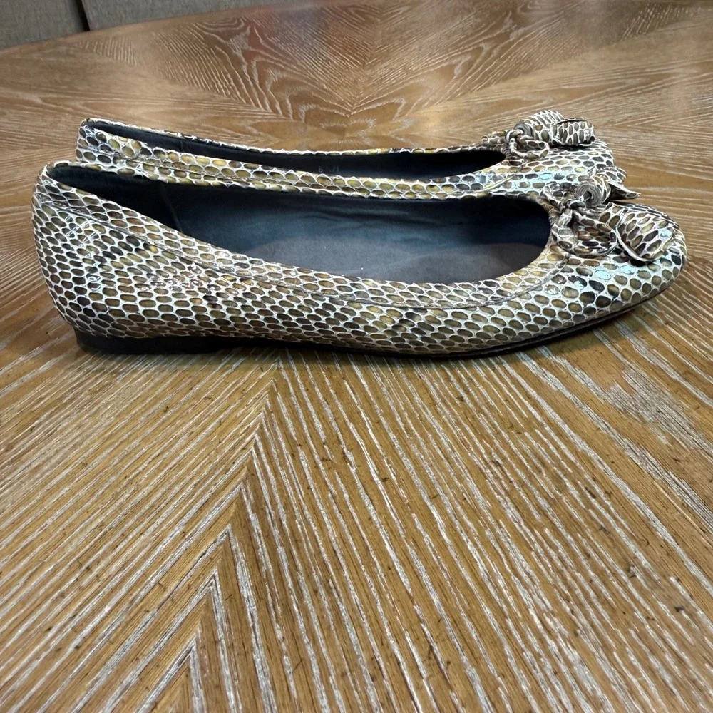 Stuart Weitzman Shoestring Snakeskin Embossed Flats‎ Tassels Brown Size 6.5